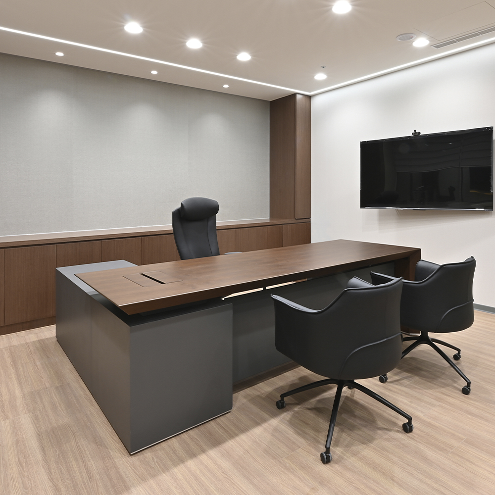 GENGHIS KHAN 主管桌